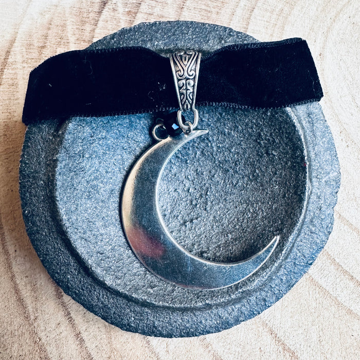 CRESCENT MOON CHOKER
