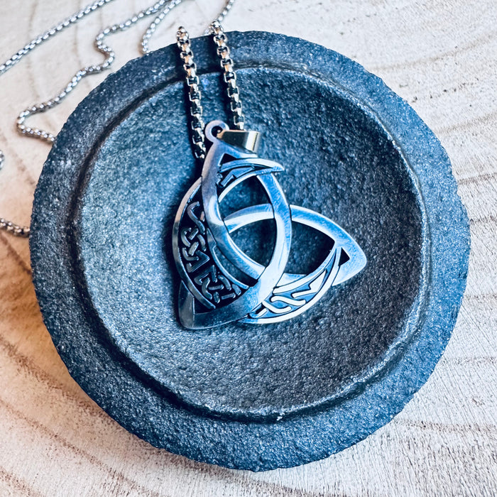 SACRED TRIQUETRA NECKLACE