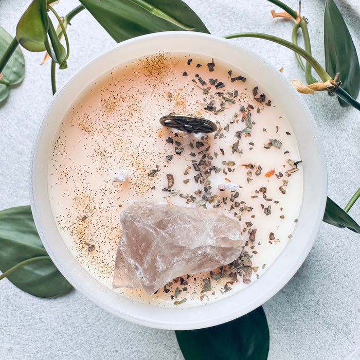 HEDGE WITCH CANDLE - HONEY AND MILK