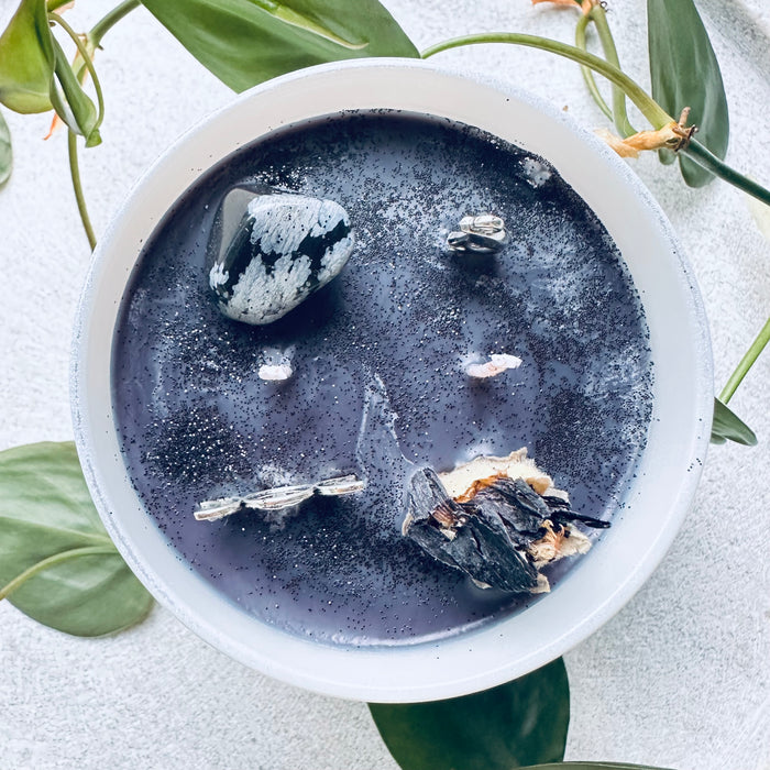 SHADOW WITCH CANDLE - MUSK AND SANDALWOOD