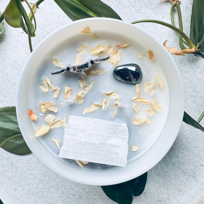 LUNAR WITCH CANDLE - WHITE LAVENDER