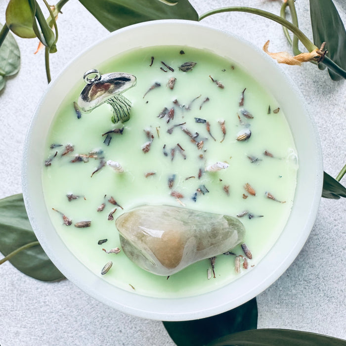 KITCHEN WITCH CANDLE - GINGER AND NUTMEG