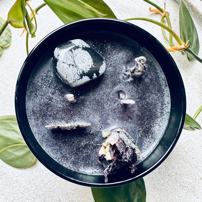 SHADOW WITCH CANDLE - MUSK AND SANDALWOOD